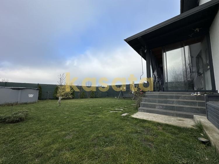 Casă cu 4 camere în Găneasa