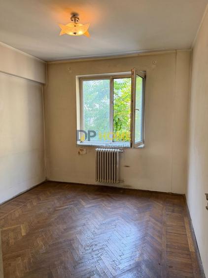 Apartament cu 3 camere semidecomandat în Kogălniceanu