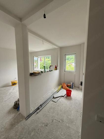 Apartament cu 3 camere semidecomandat în Cavnic