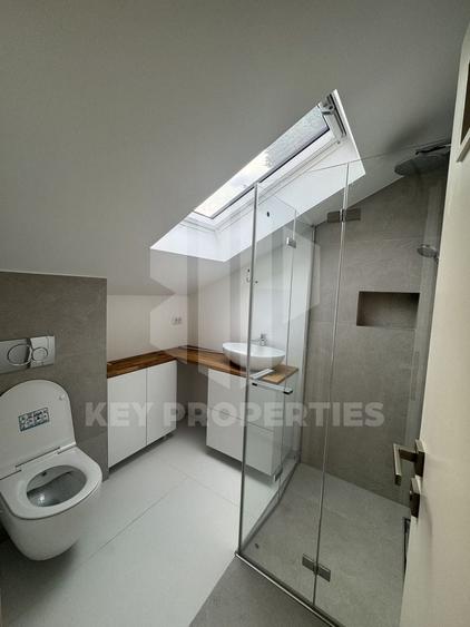 Apartament cu 3 camere semidecomandat în P-ța Romană