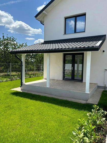 Duplex cu 4 camere cu Canalizare în Păulești