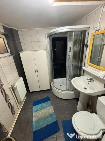 Casă cu 5 camere cu Teren 1000 Mp în Central