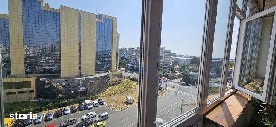 Apartament cu 4 camere decomandat în Calea București