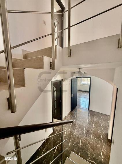 Casă cu 5 camere cu Teren 240 Mp în Apărătorii Patriei
