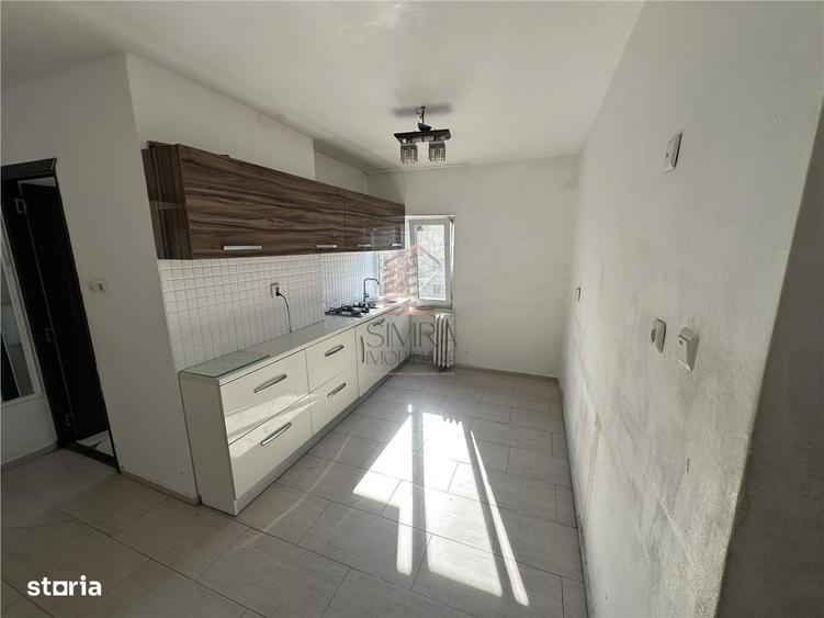 Apartament cu 3 camere semidecomandat în Central