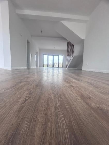Duplex cu 4 camere cu Canalizare în Vladimirescu