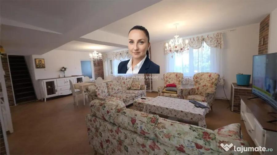 Casă cu 8 camere cu Teren 342 Mp în Central