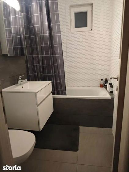 Apartament cu 3 camere decomandat, mobilat în Decebal