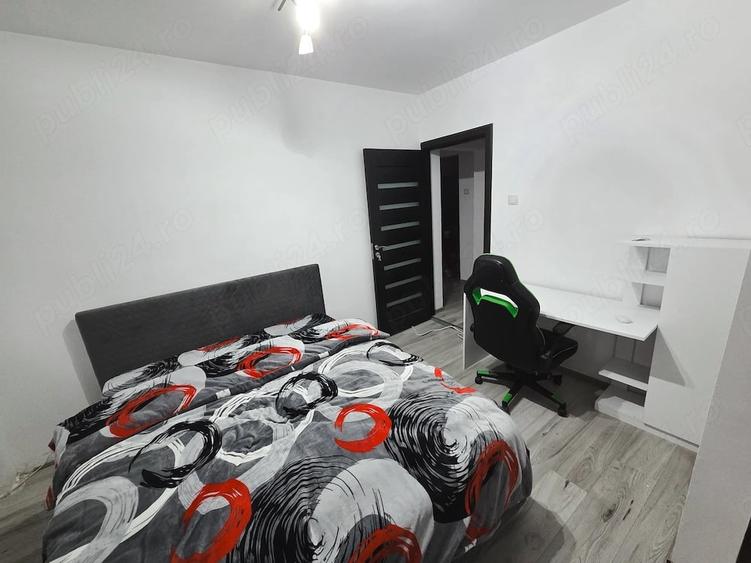 Apartament cu 3 camere decomandat în Micro 20