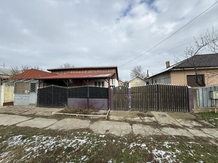 Casă cu 3 camere în Independența