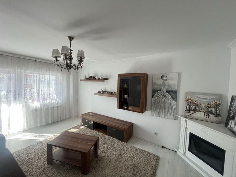 Apartament cu 4 camere decomandat în Central