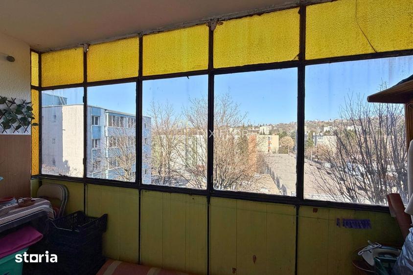 Apartament cu 3 camere semidecomandat în Tudor