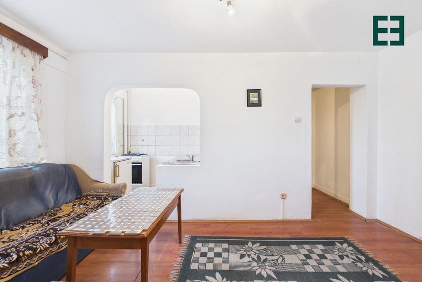 Apartament cu 2 camere semidecomandat în Intim