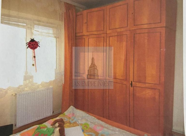 Apartament cu 3 camere decomandat în Calea București