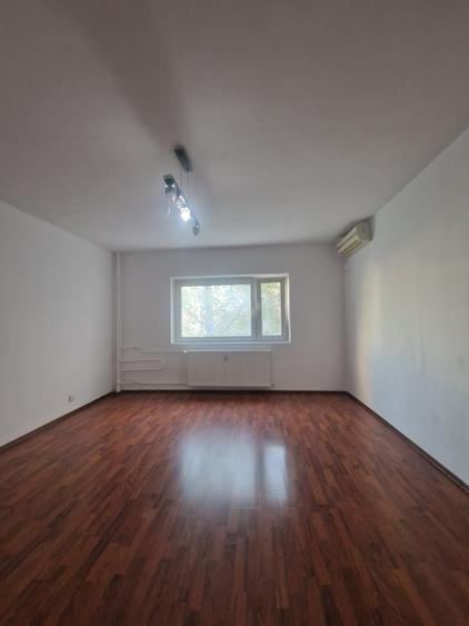 Apartament cu 3 camere decomandat în Nerva Traian