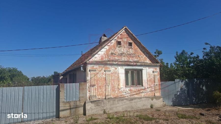 Casă cu 3 camere decomandat în Central