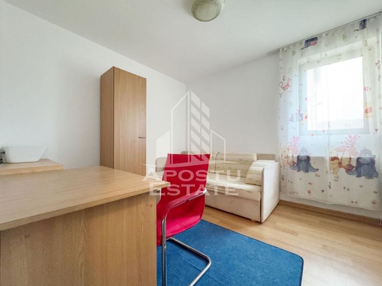 Apartament cu 3 camere semidecomandat, mobilat în Giroc