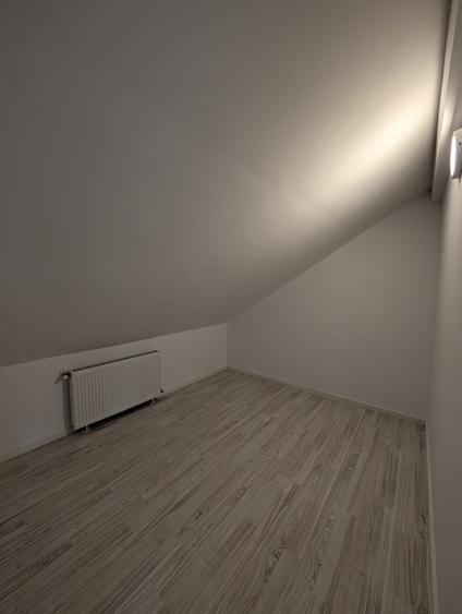 Apartament cu 4 camere semidecomandat în Florești