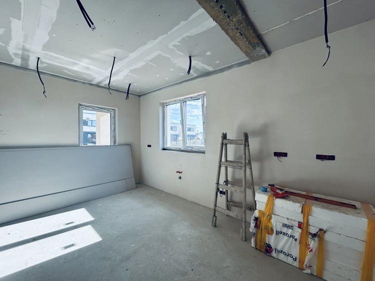 Duplex cu 5 camere cu Teren 410 Mp în Urseni