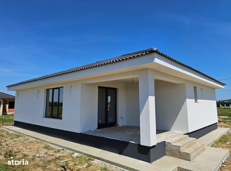 Casă cu 4 camere în Sântandrei