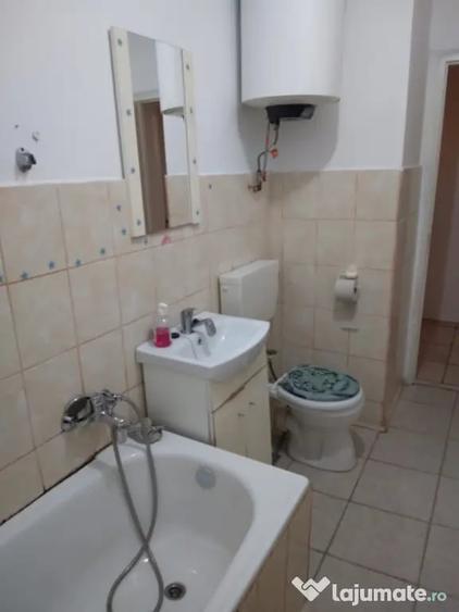 Garsonieră decomandată în Central