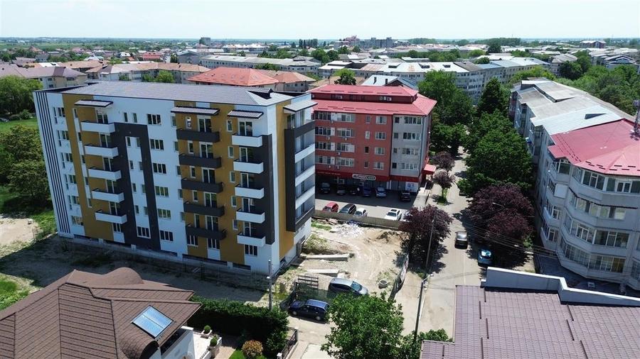 Apartament cu 3 camere decomandat în Est
