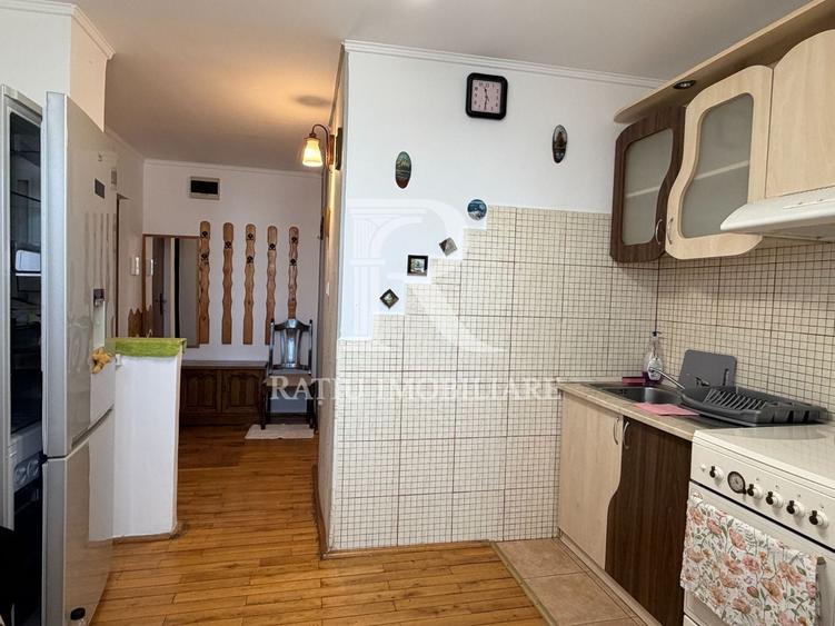 Apartament cu 3 camere decomandat, mobilat în Rogerius