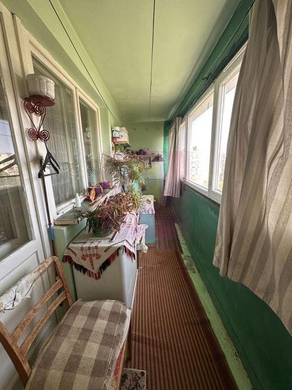 Apartament cu 3 camere semidecomandat în Uverturii