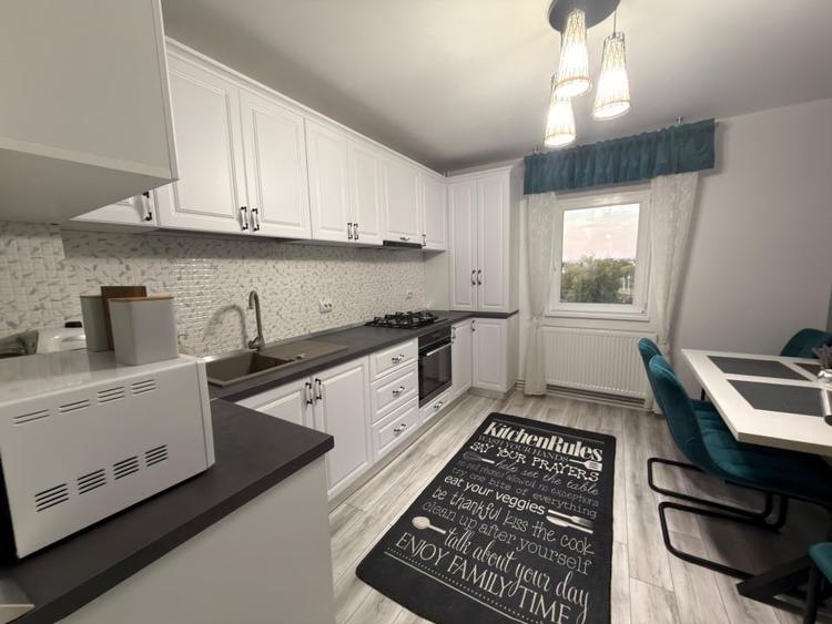 Apartament cu 3 camere decomandat, mobilat în Gării