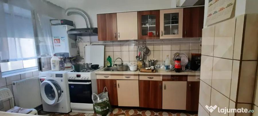Apartament cu 3 camere decomandat, mobilat în Micro 15