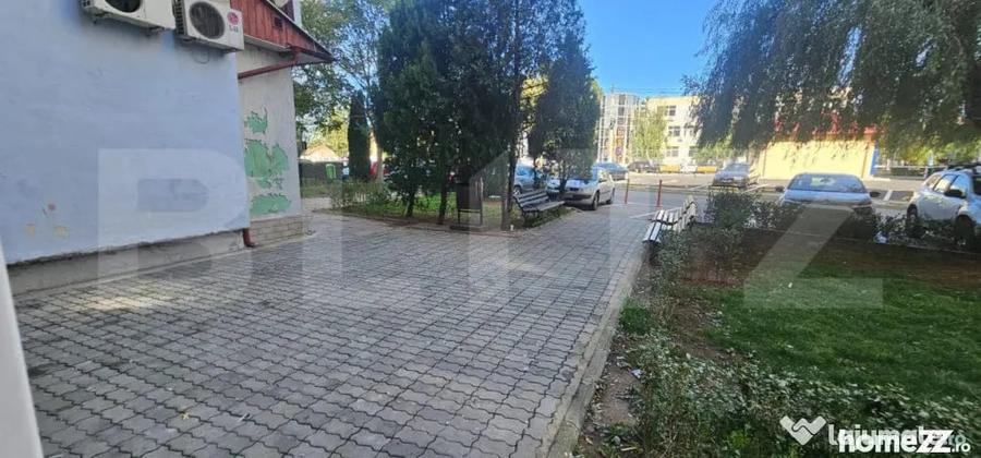 Spațiu comercial, de 120 mp, în Micro 12