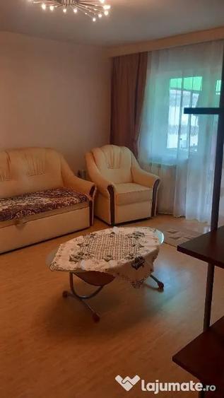 Apartament cu 3 camere decomandat în Nufărul
