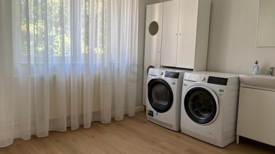 Casă individuală cu 5 camere cu Canalizare în Băneasa