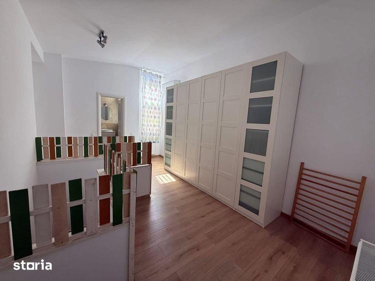 Apartament cu 4 camere în Apărătorii Patriei
