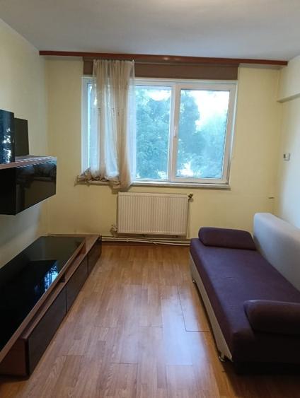 Apartament cu 4 camere semidecomandat, mobilat în Piața Unirii