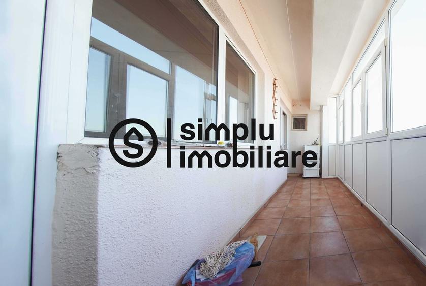 Apartament cu 3 camere decomandat în Rovine