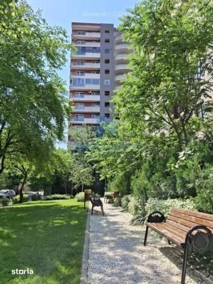 Apartament cu 3 camere decomandat în Pajura
