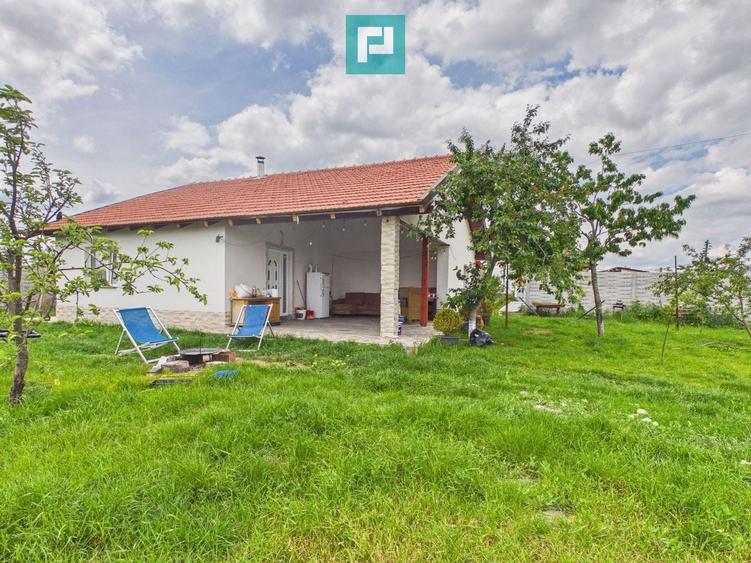 Casă individuală cu 3 camere cu Canalizare în Leș