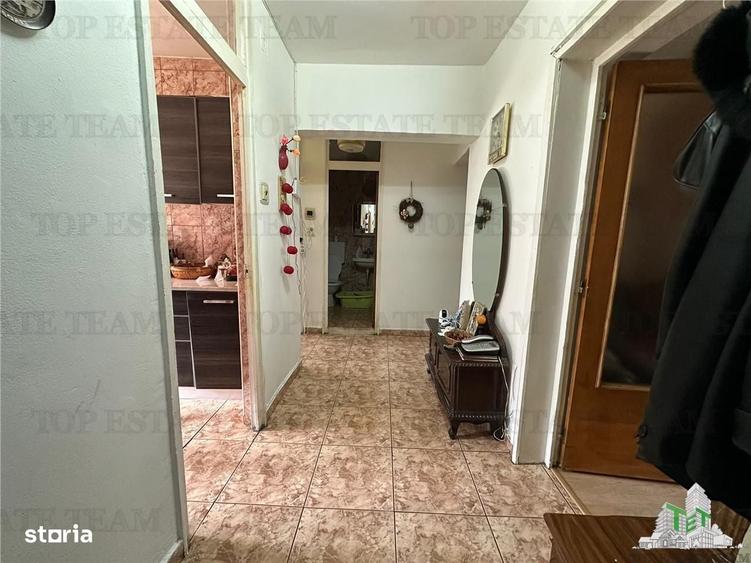 Apartament cu 3 camere decomandat în Aviației