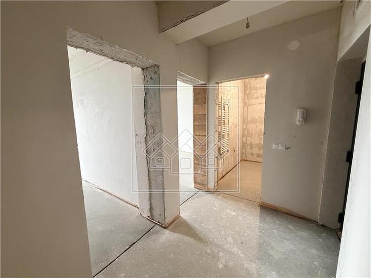 Garsoniera decomandata de vanzare, 40 mp, balcon 8 mp, loc de  parcare - Calea S - 6