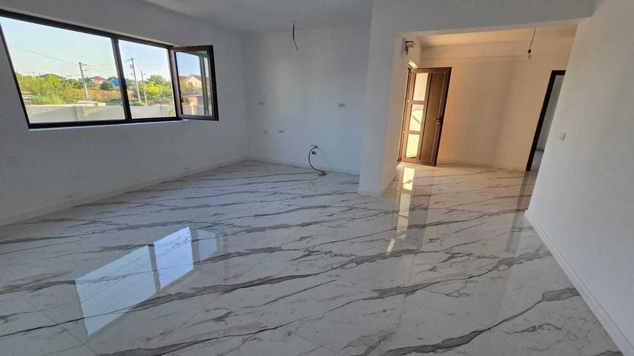 Casă cu 3 camere în Corbu