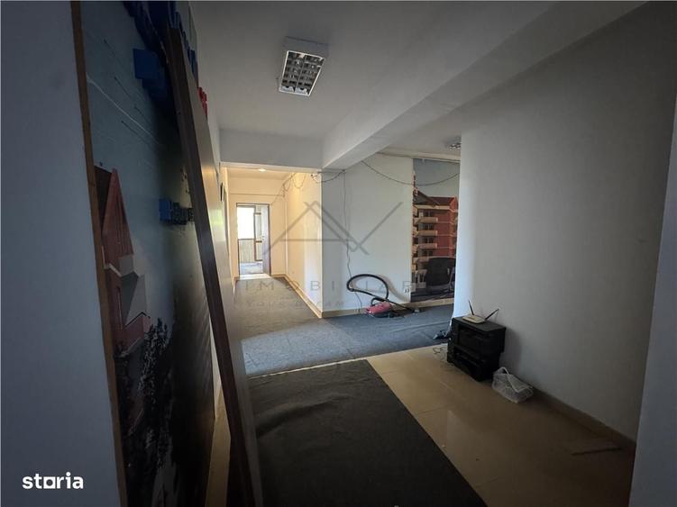 Apartament cu 4 camere decomandat în Est — fotografia 1