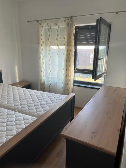 Apartament cu 3 camere semidecomandat în Fratelia