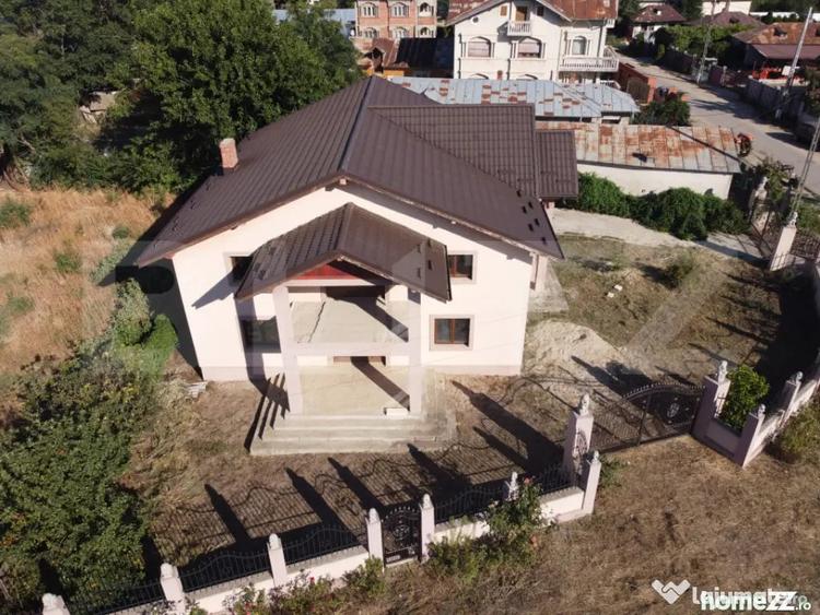 Casă cu 7 camere cu Teren 523 Mp în Central