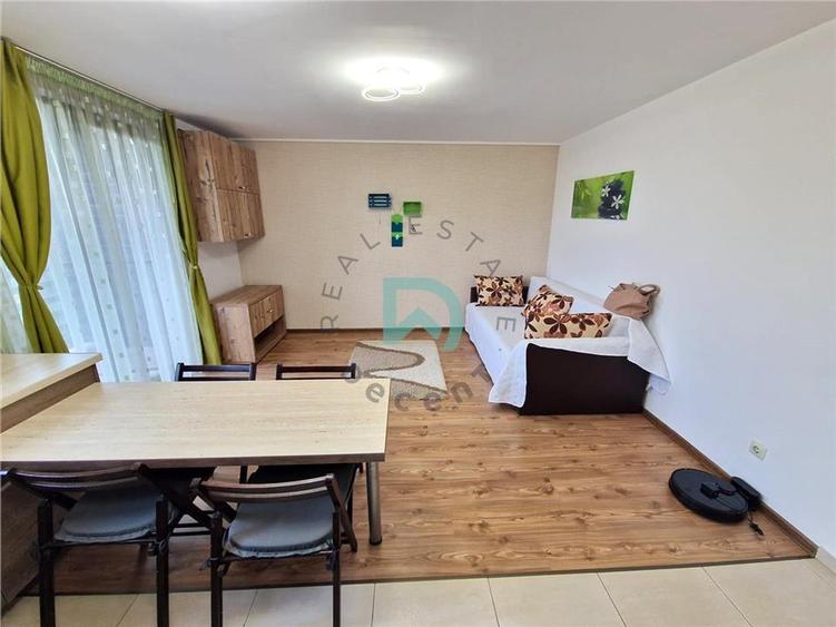 Apartament cu 2 camere decomandat în Tractorul