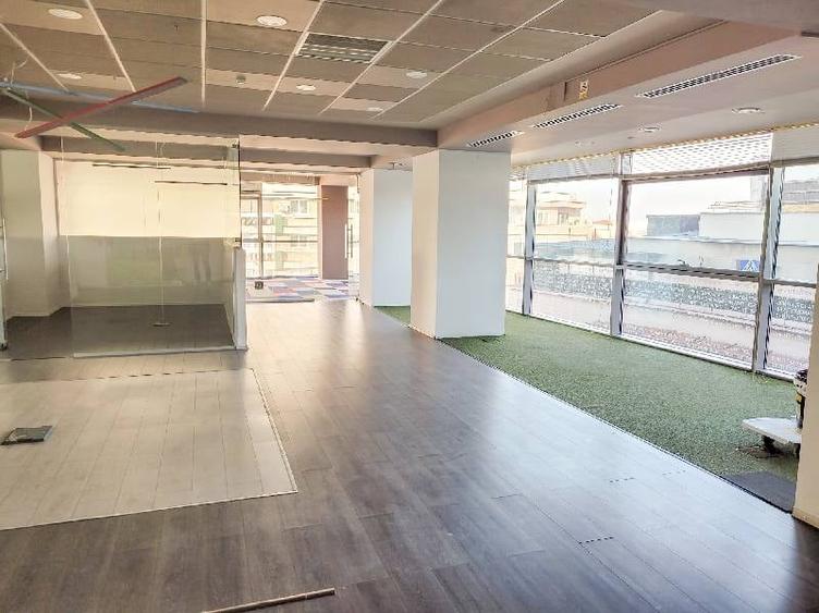 Birou, de 200 mp, în Universitate