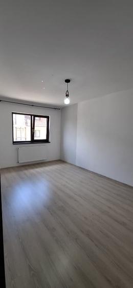 Apartament cu 3 camere decomandat, mobilat în Valea Lupului