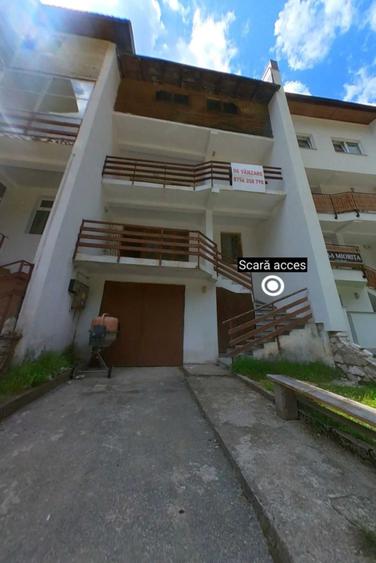 Casă cu 4 camere în Arefu