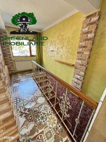 Apartament cu 4 camere decomandat în Bucium