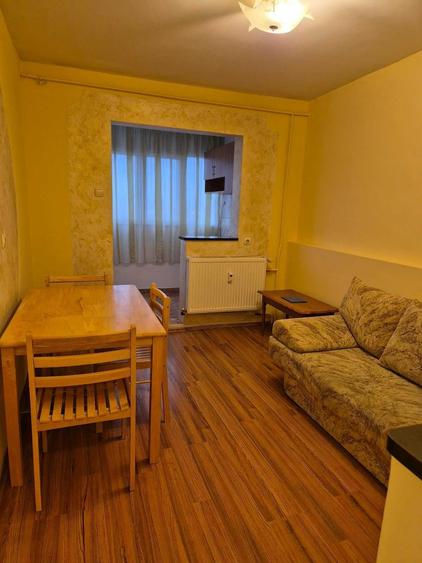 Garsonieră decomandată în Central